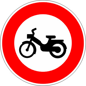 Accès-interdit-aux-cyclomoteurs