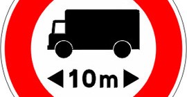 Accès-interdit-aux-véhicules-dont-la-longueur-est-supérieure-au-nombre-indiqué